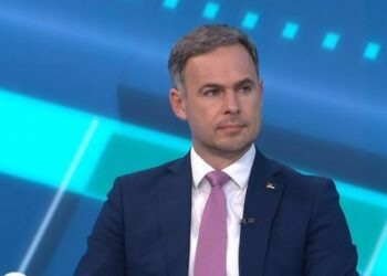 Aleksićev odbornik optužen za nasilje nad ženom tokom sednice Skupštine – podneta krivična prijava (VIDEO)