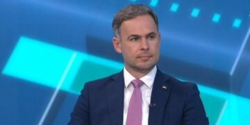 Aleksićev odbornik optužen za nasilje nad ženom tokom sednice Skupštine – podneta krivična prijava (VIDEO)