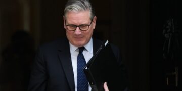 Ministar odbrane Velike Britanije Džon Hili podneo ostavku: Razlozi i posledice