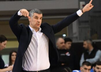 Trener šampiona Srbije u košarci kažnjen zbog incidenta s vodom: Detalji i posledice sankcije