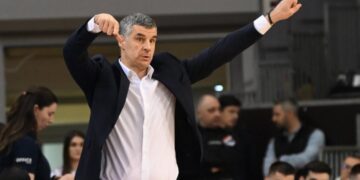 Trener šampiona Srbije u košarci kažnjen zbog incidenta s vodom: Detalji i posledice sankcije
