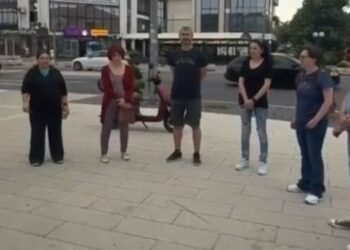 Studenski protest u Inđiji: Blokada trotoara kao izraz nezadovoljstva