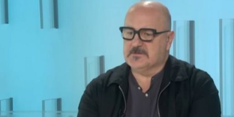 Kokan Mladenović kritikovao vernike SPC zbog poklonjenja svetinji i uporedio sa koncertom Tompsona