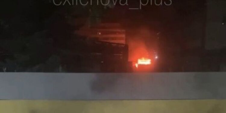 Dronovi napali naftni terminal u Sankt Peterburgu, izazivajući požar