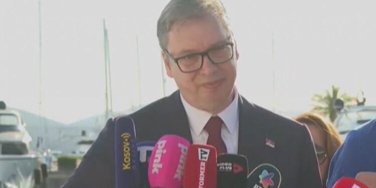 Srbija 2014. godine zaostajala iza Crne Gore za 50% po primanjima, izjavio Vučić