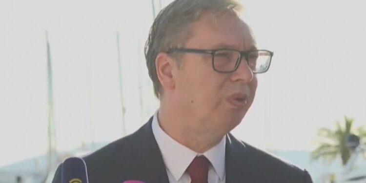 Vučić odgovorio crnogorskim novinarima prilikom njihove posete