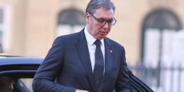 Vučić u Tivtu: Preuzimanje inicijative i promene političkog narativa
