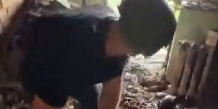 Rusi izveli napad na Herson: Snimci udara na vozilo hitne pomoći i stambene objekte