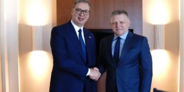 FICO: Puna podrška integraciji Srbije u EU nakon sastanka sa Vučićem u Tivtu