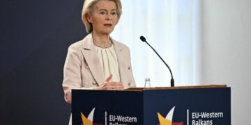 Fon der Lajenova u Tivtu: Srbija je ključni partner na putu ka članstvu u EU