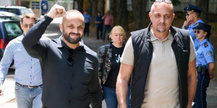 U Severnoj Mitrovici zabeleženi nasilni incidenti: Granatiranje gradonačelnika i predsednika SO