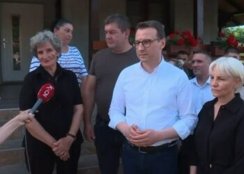 „Bakа Divna (71) sa KiM pozvala Srbe da glasaju za SL i uputila poruku predsedniku Vučiću“ (Video)