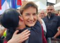 Brnabić sa građanima Novih Banovaca: O reakcijama naroda na napade na Vučića