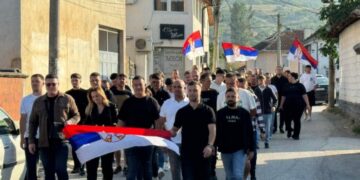 Glasanje u Kosovskom Pomoravlju: Srbi izražavaju jedinstvo uz srpske trobojke