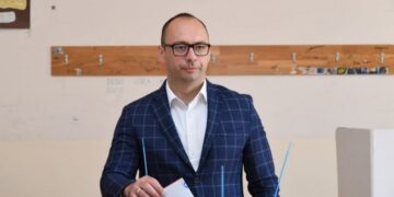 Igor Simić glasao u severnoj Kosovskoj Mitrovici: Izborna atmosfera i značaj događaja