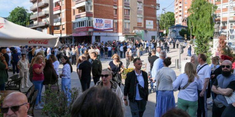 Izlaznost do 11 časova: Najveća u srpskim sredinama, u Zvečanu 21,59%