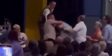Blokaderska retorika: Opravdavanje napada na novinara i uvrede koje slede