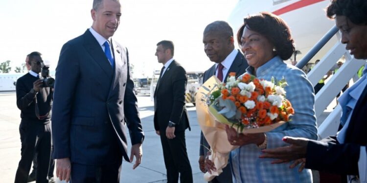 Predsednik Angole u zvaničnoj poseti Srbiji, dočekan od strane ministra Đurića na aerodromu