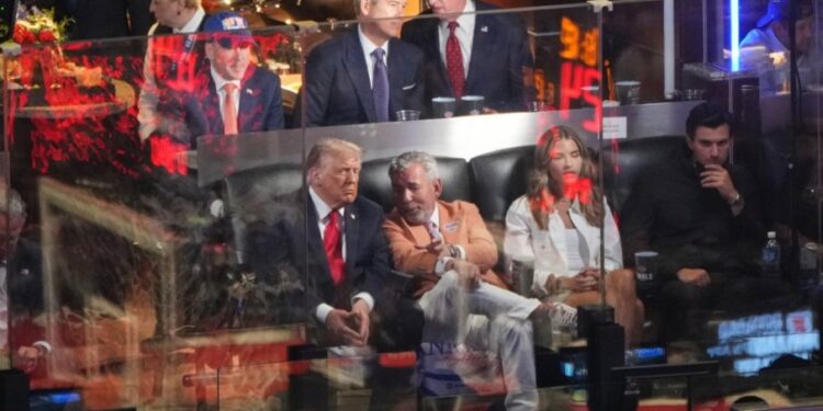 Donald Tramp prisustvuje NBA finalu u Njujorku