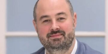 Reakcije na tekst Radovanovića o braniocu Adema Jašarija: Stavovi građana i analiza situacije