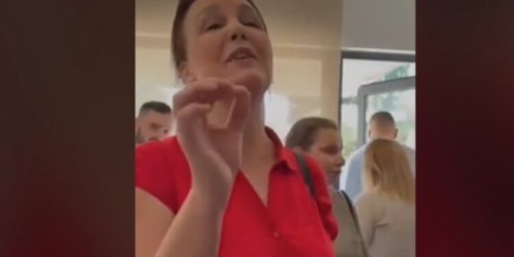 Grupa aktivista izražava kritiku prema delu srpske vojske