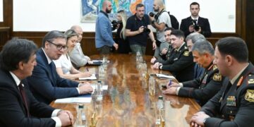 Aleksandar Vučić održao sastanak sa ministrom odbrane Azerbejdžana