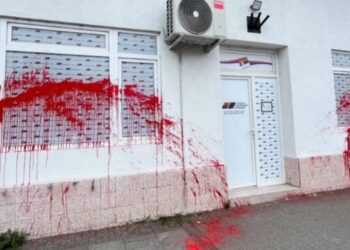 OO SNS Surčin osudio vandalski napad na stranačke prostorije: ‘Nasilje i mržnja neće pobediti pristojnu Srbiju’