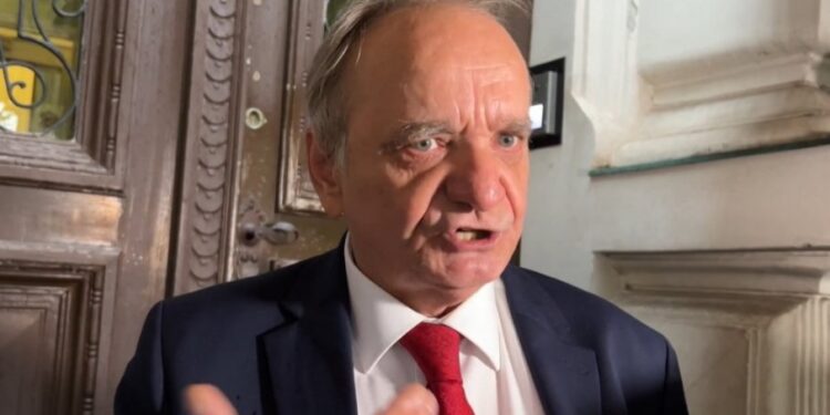 Udruženja zatražila od Milanovića oduzimanje čina i odlikovanja Glavašu