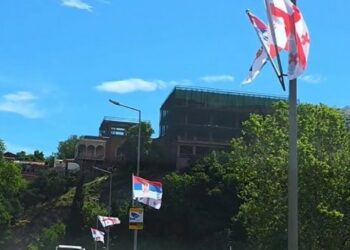 Tbilisi obeležen srpskim bojama povodom posete predsednika Vučića