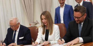Potpisan Ugovor o upravljanju NIS-om: Saradnja između Vlade Srbije i MOL-a