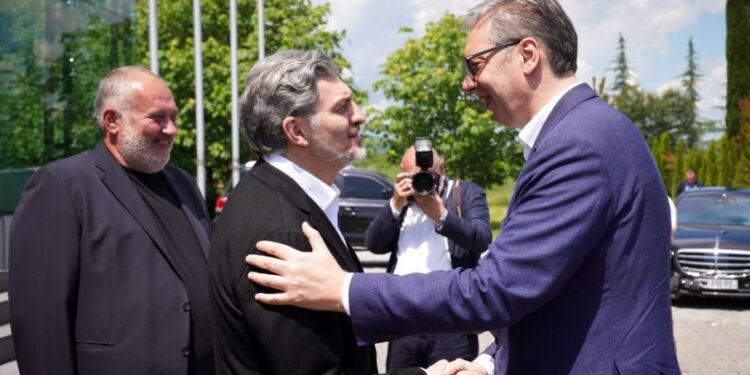 Vučić završio trodnevnu posetu Gruziji uz svečani oproštaj predsednika Kavelašvilija