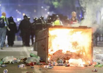 „Šešelj: Protesti blokiraju demokratiju i vode ka apsolutizmu političkog jednoumlja“