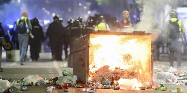 „Šešelj: Protesti blokiraju demokratiju i vode ka apsolutizmu političkog jednoumlja“