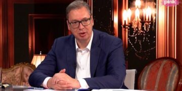 Predsednik Vučić o emotivnom trenutku s majkom: ‘Rida, ne može da zaustavi suze’