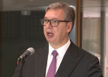 Vučić o blokadama: Optužuje neodgovorne pojedince za korišćenje dece kao štit