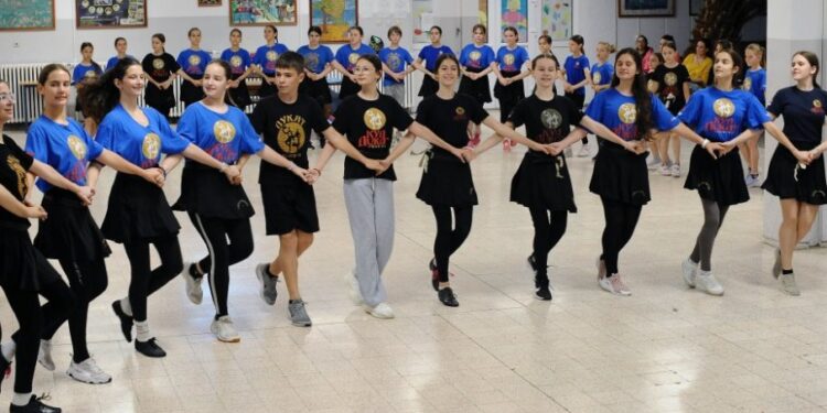 Ansambl KUD-a ‘Dukat’ sa Zvezdare: Deca i majke zajedno u kolu, simbol zajedništva i umetničkog izraza
