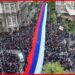„Žena koja je šila najveću trobojku za skup ‘Srbija naša porodica’ detaljno otkriva proces izrade“