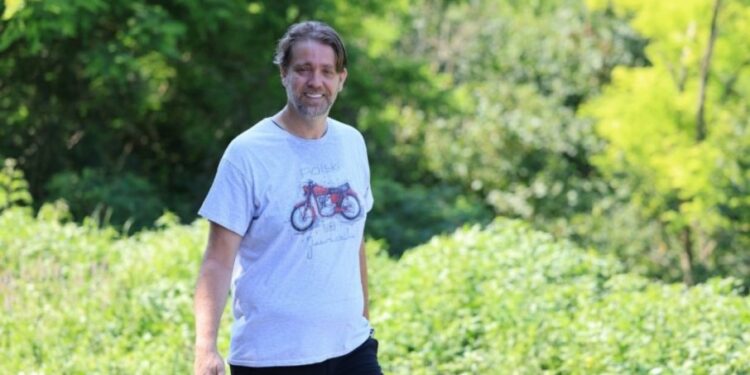 Nikola Dašić, gradonačelnik Kragujevca, pešači ka skupu u Beogradu