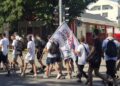 Građani iz Novog Sada i Aranđelovca peške ka Beogradu sa trobojkama