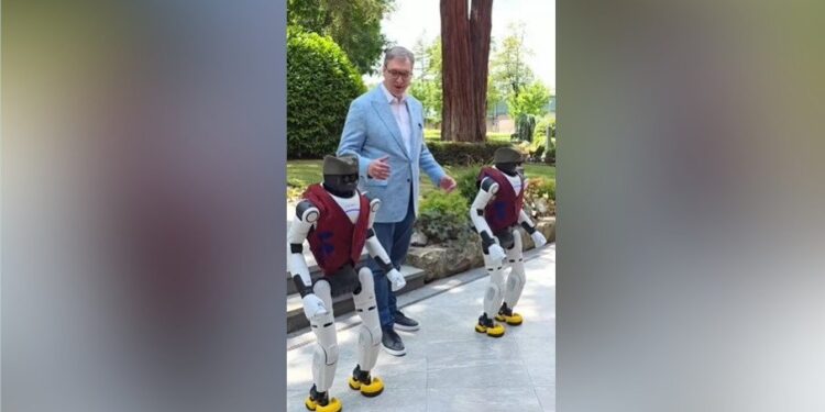 Vučić poziva građane na skup 27. juna uz inovativnu igru sa robotima