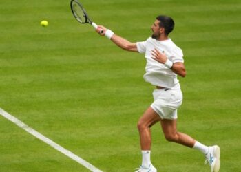 Novak Đoković se priprema na terenu pred Vimbldon
