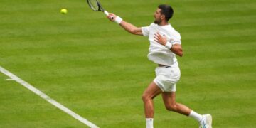 Novak Đoković se priprema na terenu pred Vimbldon