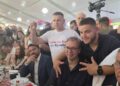 Srbi sa KiM uz Vučića: Tri prsta i zajednička fotografija