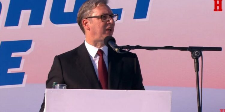 Snaga vojske na Vidovdan: Vučić o potrebi za brzim delovanjem