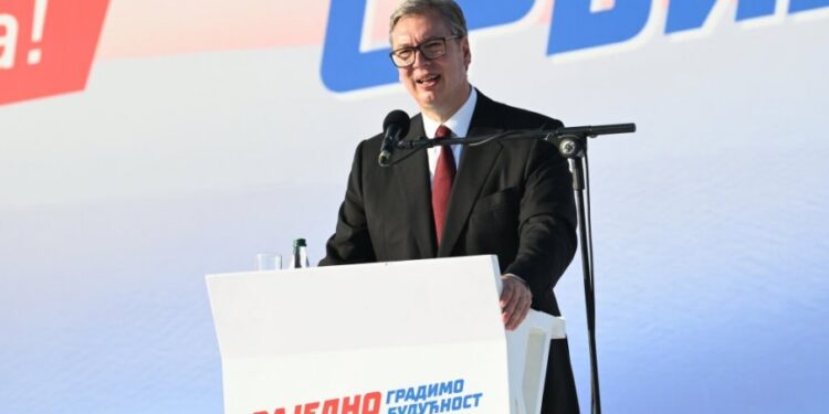 Deca treba da imaju više znanja, poručuje Vučić o fakultetskim parazitima
