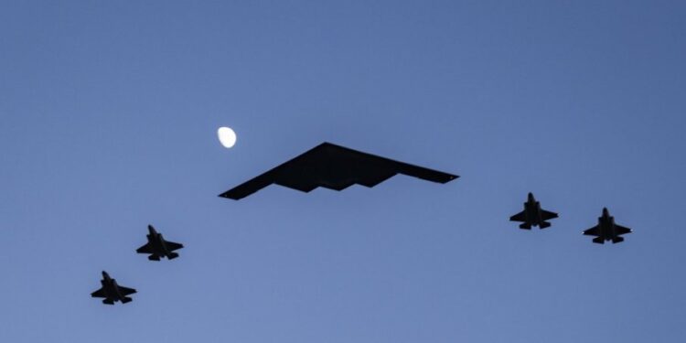 SAD testirale protivbrodsku raketu LRASM sa bombardera B-2