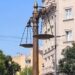 Skulptura u obliku vage sa dva tasa postavljena na Terazijama