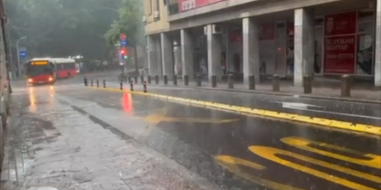 Pljusak u Beogradu: Kiša pada u jakim intenzitetima