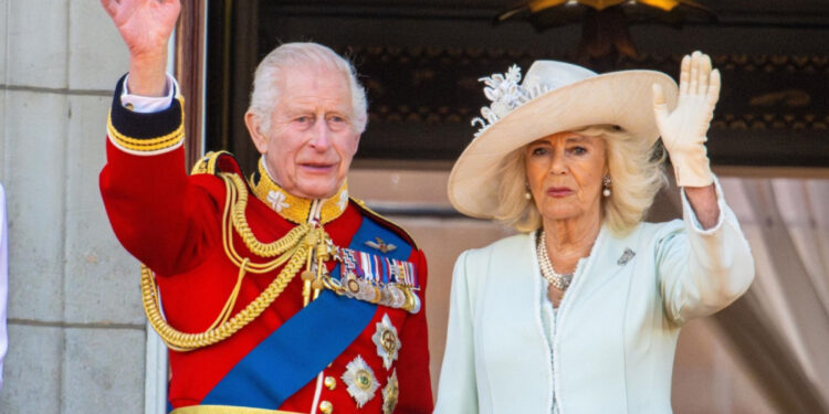 Kralj Čarls primio princa Harija, Megan i decu u Britaniji