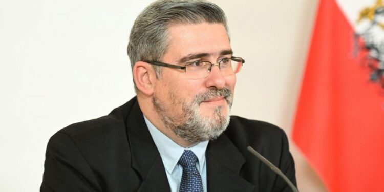 Starović o Ponoševom očaju: Kritika prostakluka i uličarskog rečnika u borbi za EU
